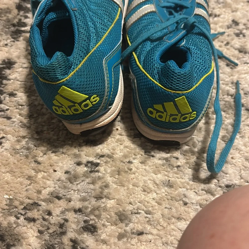 Adidas sprinting cleats missing 1 spike - Picture 4 of 4